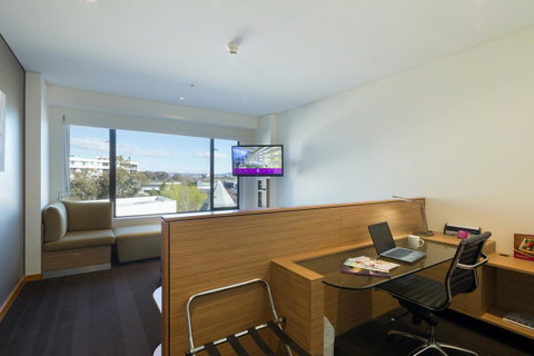Crowne Plaza Canberra, An IHG Hotel - NT Tourism 15