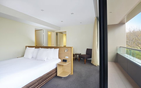 Crowne Plaza Canberra, An IHG Hotel - NT Tourism 13