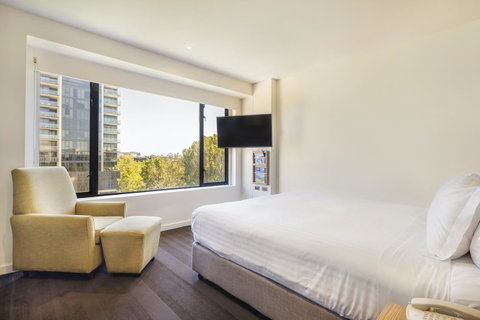Crowne Plaza Canberra, An IHG Hotel - NT Tourism 21