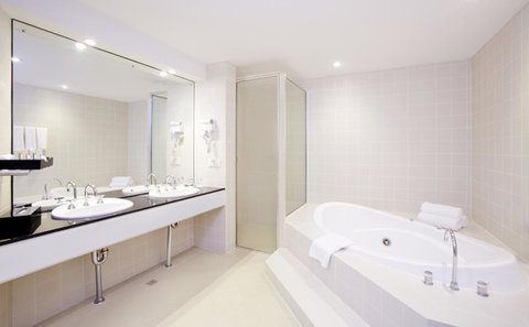 Crowne Plaza Canberra, An IHG Hotel - NT Tourism 20