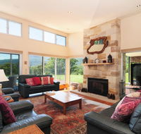 Bottlebrush Lodge - Great views and a pool - NT Tourism