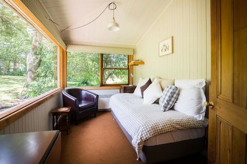 Braeside Mount Macedon Country Retreat Bed And Breakfast - Accommodation NT 2