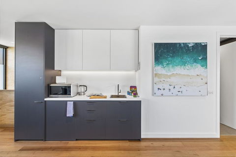 Brand New Beachside Studio Apartment - NT Tourism 3