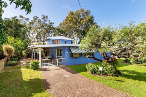 Bribie Beach House, Waterfront Directly Across The Road - Solander Esp, Banksia Beach - NT Tourism 0