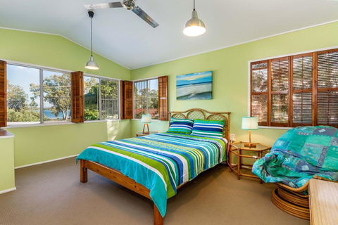 Bribie Beach House, Waterfront Directly Across The Road - Solander Esp, Banksia Beach - NT Tourism 1