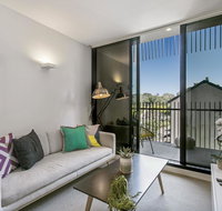 Bright Modern Apartment w Parking and Gym Near CBD - Accommodation NT