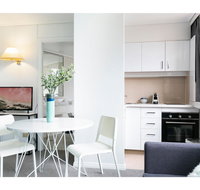Bright modern studio steps from the action - Accommodation NT