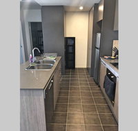 Bright Modern Stylish - Top Floor Apt - Woden - Accommodation NT