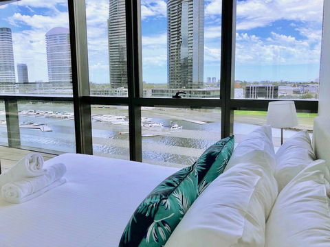 Brilliant Victoria Harbour Waterfront LVII - Accommodation NT 3