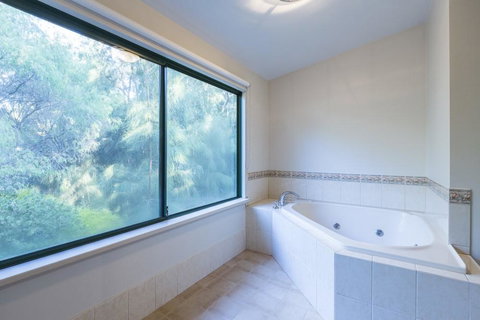 Bushy Lake Chalets - Accommodation NT 3