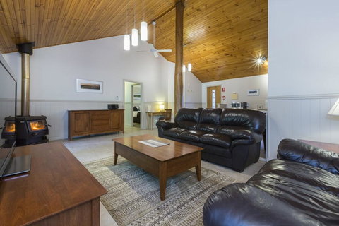 Bushy Lake Chalets - Accommodation NT 2