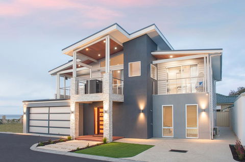 Busselton Beach House - NT Tourism 0