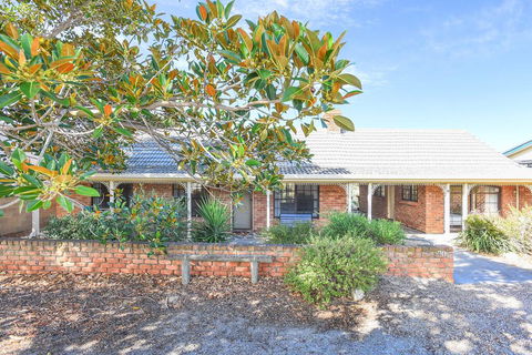 By The Beach - 30 Jetty Road - NT Tourism 0