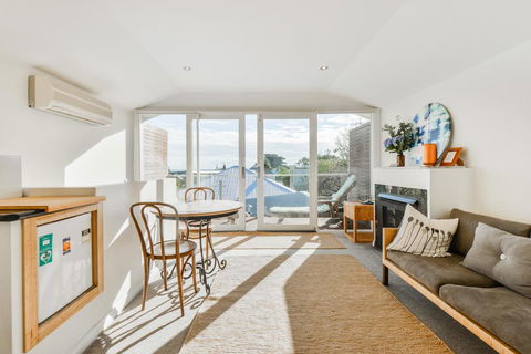 By The Seaside - Accommodation NT 1
