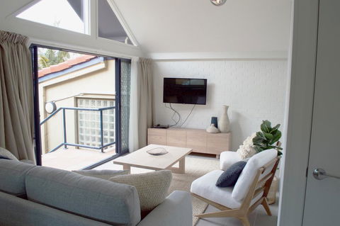 Byron Bay Beachfront Apartments - NT Tourism 1