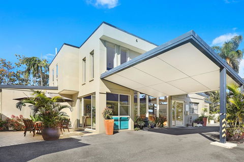Caboolture Riverlakes Boutique Motel - NT Tourism 0