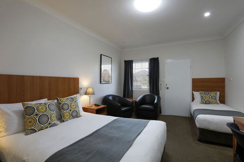 Cadman Motor Inn And Apartments - NT Tourism 0