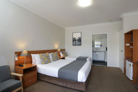 Cadman Motor Inn And Apartments - NT Tourism 1