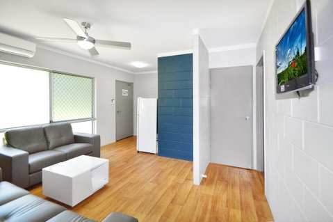 Cairns Adventure Lodge - Cook Your Own Meals In Your Private Kitchen Includes Dishwasher Washing Machine - Accommodation NT 2