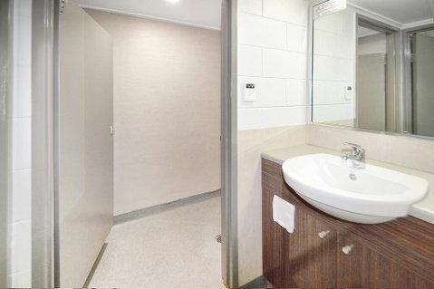 Cairns Adventure Lodge - Cook Your Own Meals In Your Private Kitchen Includes Dishwasher Washing Machine - Accommodation NT 3