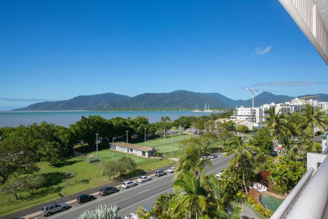 Cairns Luxury Seafront Apartment - Accommodation NT 1