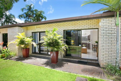 Cairns Reef Retreat - NT Tourism 3