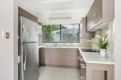 Cairns Reef Retreat - NT Tourism 1