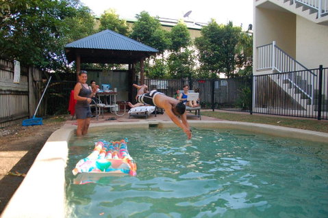 Cairns Sharehouse Apartment - Accommodation NT 1