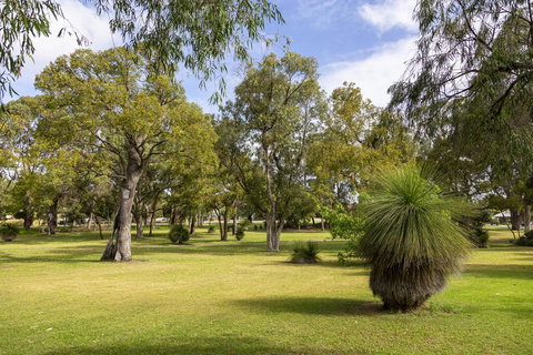 Camellia Cottage - PET FRIENDLY - Kwinana - Accommodation NT 1