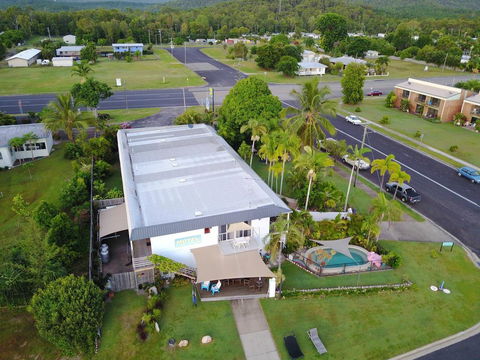 Cardwell Beachfront Motel - NT Tourism 1