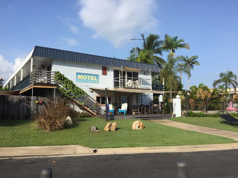 Cardwell Beachfront Motel - NT Tourism 0