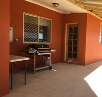 Caretakers Cottage Budget Accommodation - NT Tourism