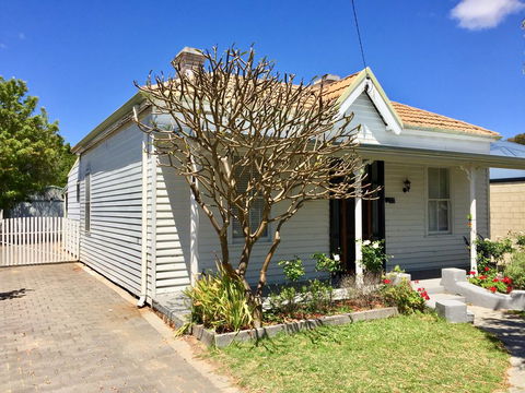 Carey Cottage - NT Tourism 0