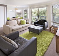 Caribou 3 - Modern  spacious with views over Lake Jindabyne - NT Tourism