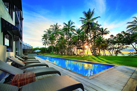 Castaways Resort & Spa On Mission Beach - NT Tourism 0