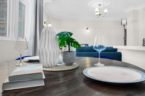 Central Apartment With Spacious Living And Dining - Accommodation NT 1