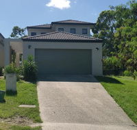 Central Gold Coast Large Modern Elevated House - NT Tourism