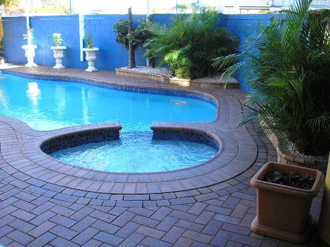 Centrepoint Motor Inn - NT Tourism 0