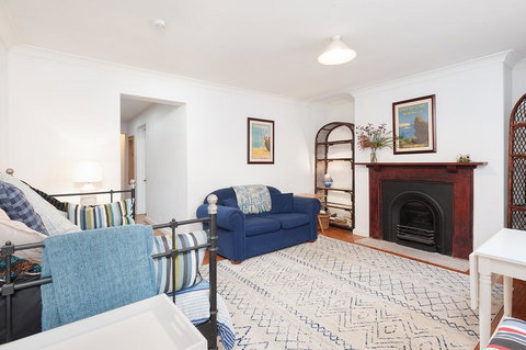 Charming Centrally Located 2 Bedroom Accommodation - Accommodation NT 1