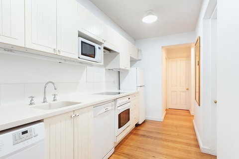 Charming Centrally Located 2 Bedroom Accommodation - Accommodation NT 2