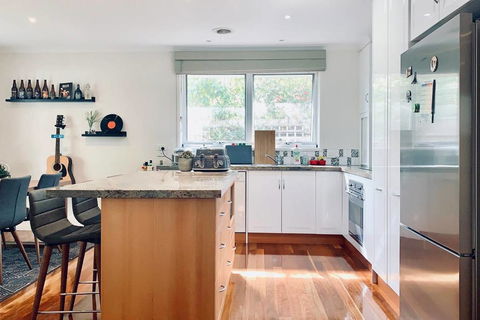 Charming Family Home W/Home Cinema+Huge Bedrooms Near Glen Waverley - Accommodation NT 1