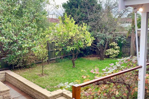 Charming Family Home W/Home Cinema+Huge Bedrooms Near Glen Waverley - Accommodation NT 3
