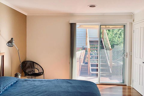 Charming Family Home W/Home Cinema+Huge Bedrooms Near Glen Waverley - Accommodation NT 2