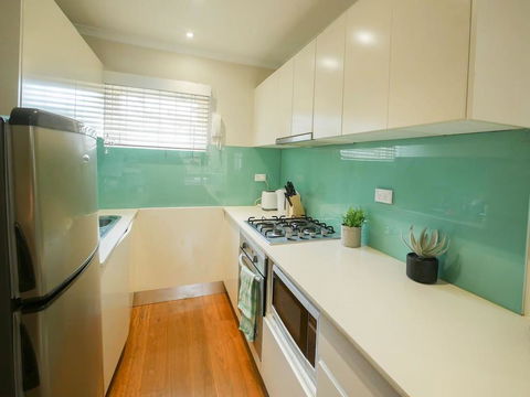 Chic, Pet Friendly & 500m To The Beach W/ Parking - NT Tourism 3
