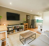 Chic Pet Friendly  500m to the Beach w/ parking - NT Tourism