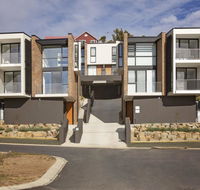 Chilam 'B' - Sophisticated style with views to the lake  mountains - NT Tourism