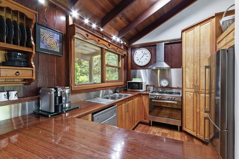 CHRISTOPHERS COTTAGE - Accommodation NT 3