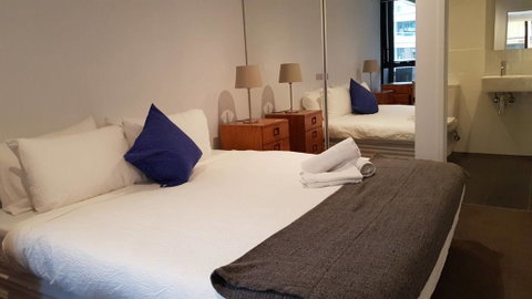 City Apartment With River View - Accommodation NT 2