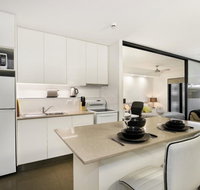 City Getaway Modern Bowen Hills 1 Bedroom with Free WIFI and Parking - Accommodation NT