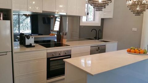 City Life Apartment-full Kitchen & Separate Bedroom - NT Tourism 2